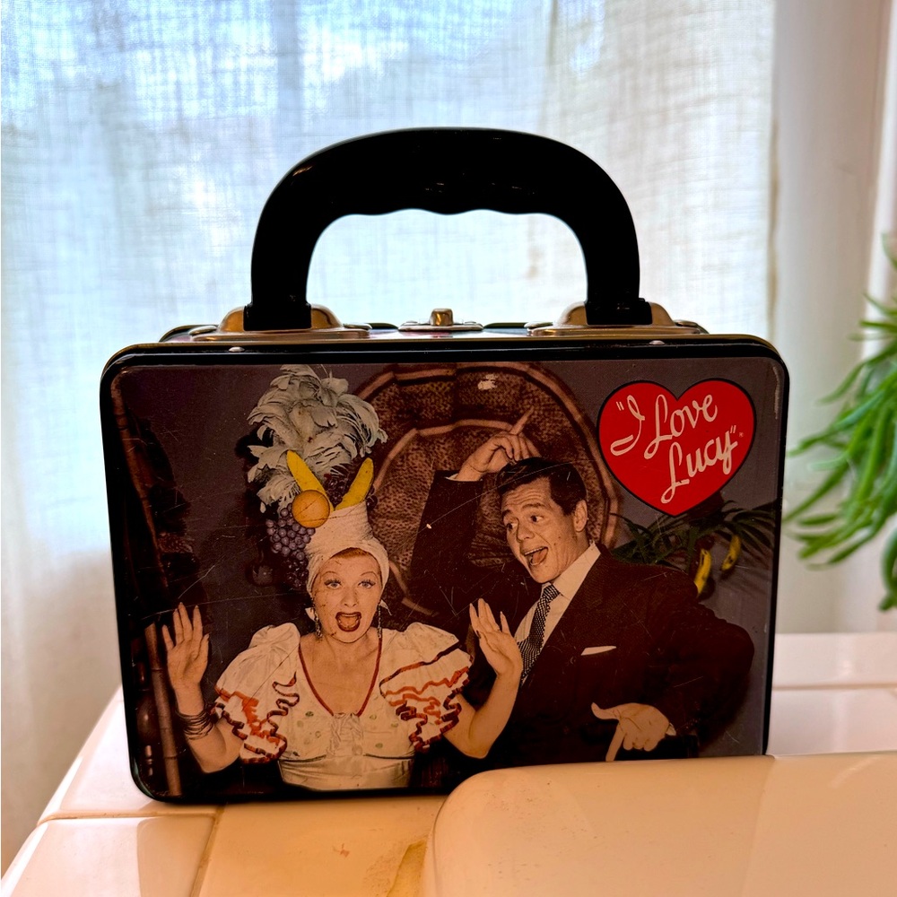 I LOVE LUCY VINTAGE TIN LUNCHBOX